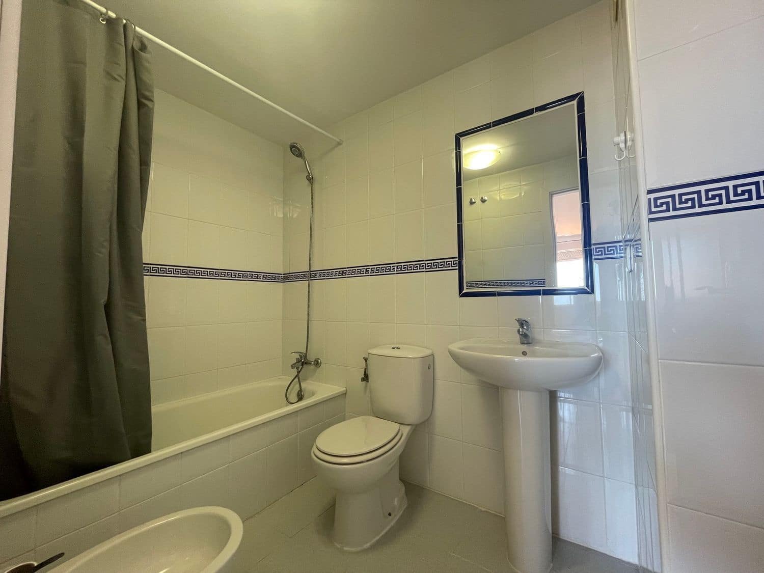 Apartamento de 3 habitaciones en Casares en venta con piscina garaje - 295.000 € (Ref: 9898888)