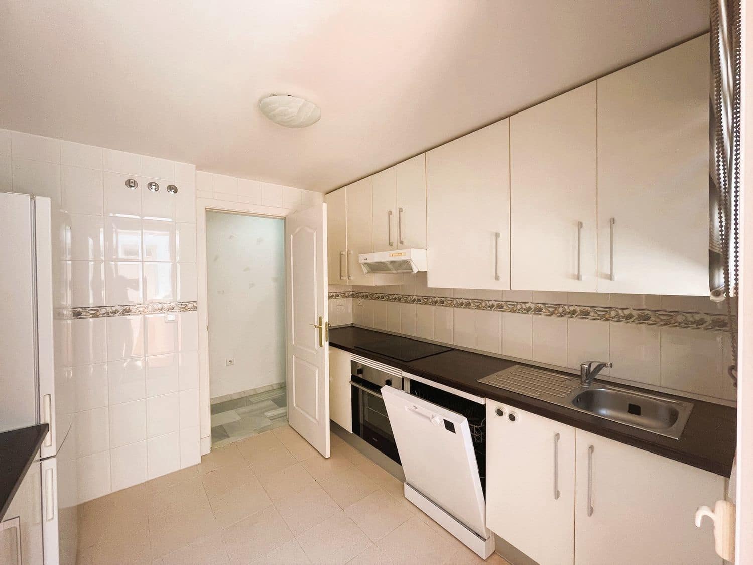 Apartamento de 3 habitaciones en Casares en venta con piscina garaje - 295.000 € (Ref: 9898888)