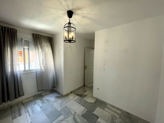 Apartamento de 3 habitaciones en Doña Julia Golf, Casares en venta con piscina garaje - 295.000 € (Ref: 9898888)