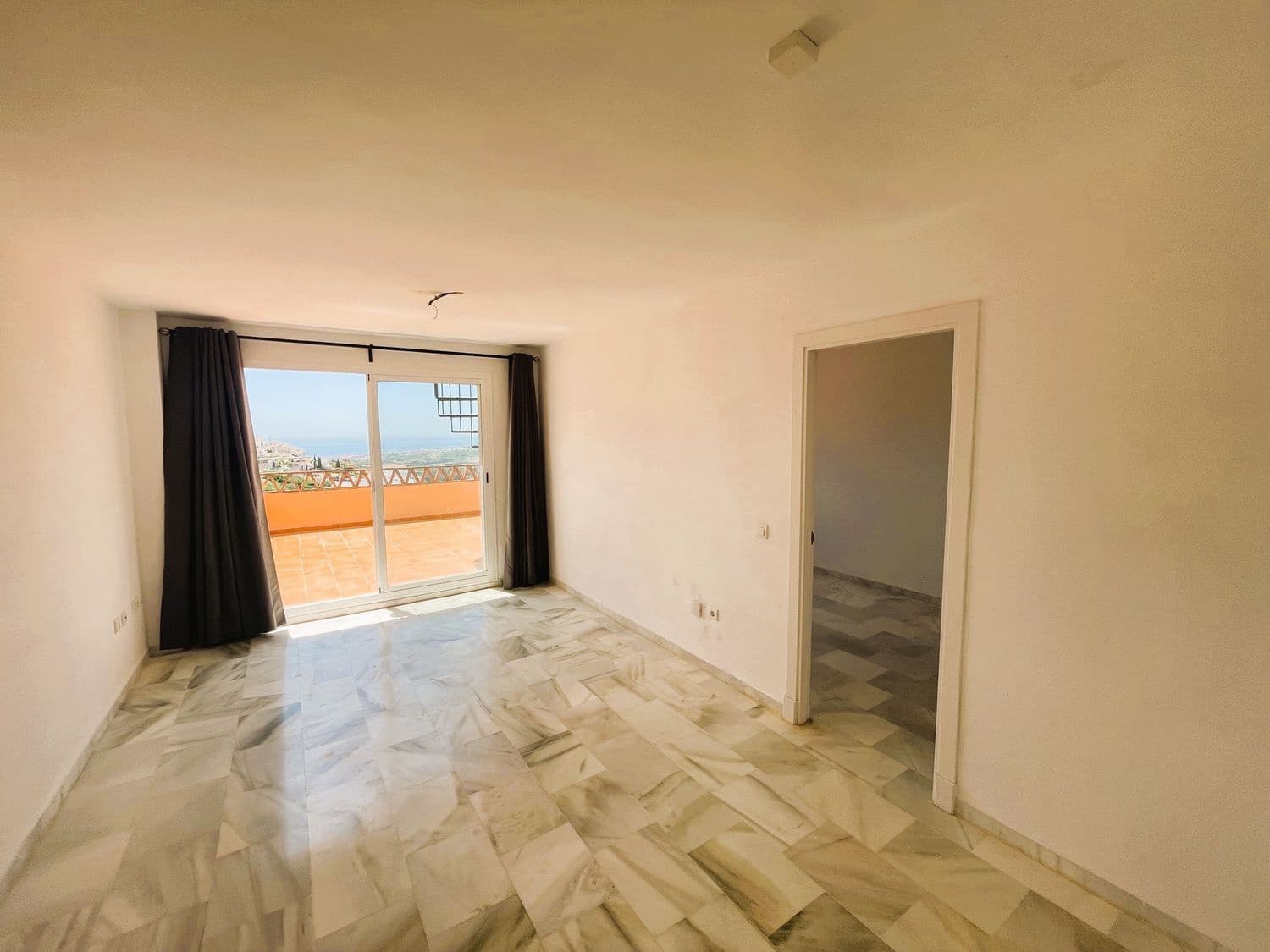 Apartamento de 3 habitaciones en Casares en venta con piscina garaje - 295.000 € (Ref: 9898888)