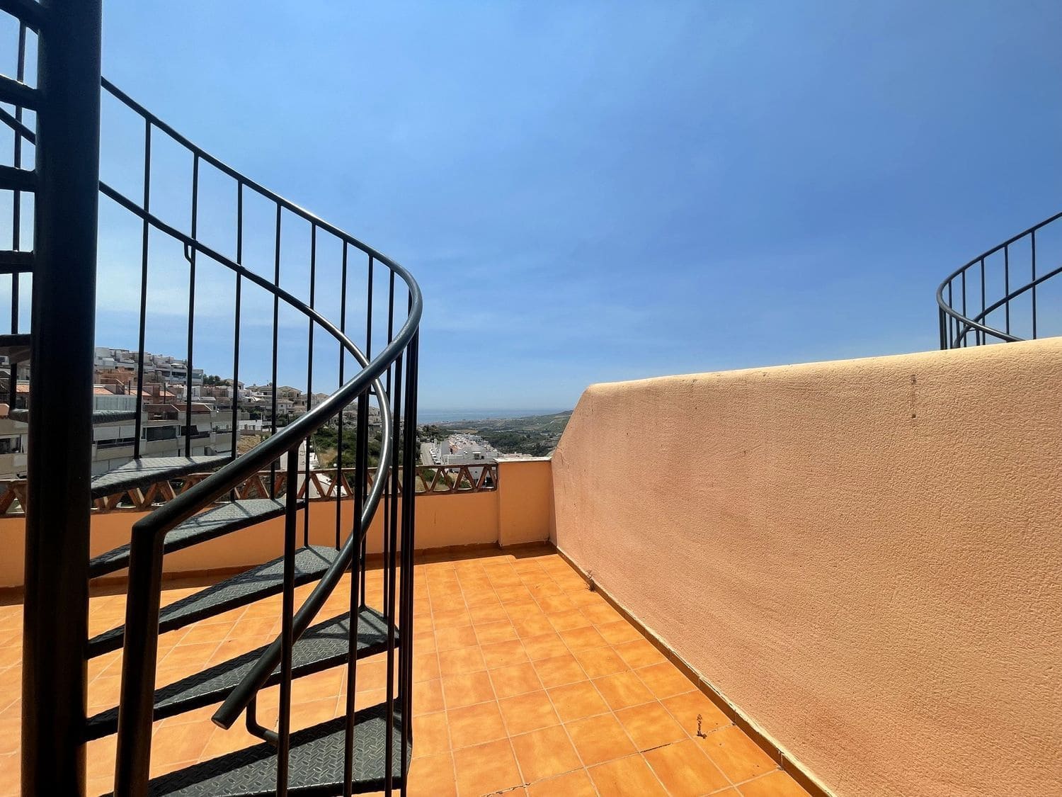 Apartamento de 3 habitaciones en Casares en venta con piscina garaje - 295.000 € (Ref: 9898888)
