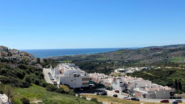 Apartamento de 3 habitaciones en Doña Julia Golf, Casares en venta con piscina garaje - 295.000 € (Ref: 9898888)