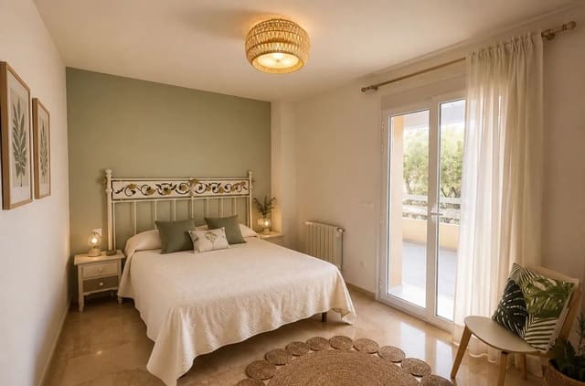 Apartamento de 2 habitaciones en Playa de Fontanilla, Marbella en venta con piscina garaje - 635.000 € (Ref: 9961908)