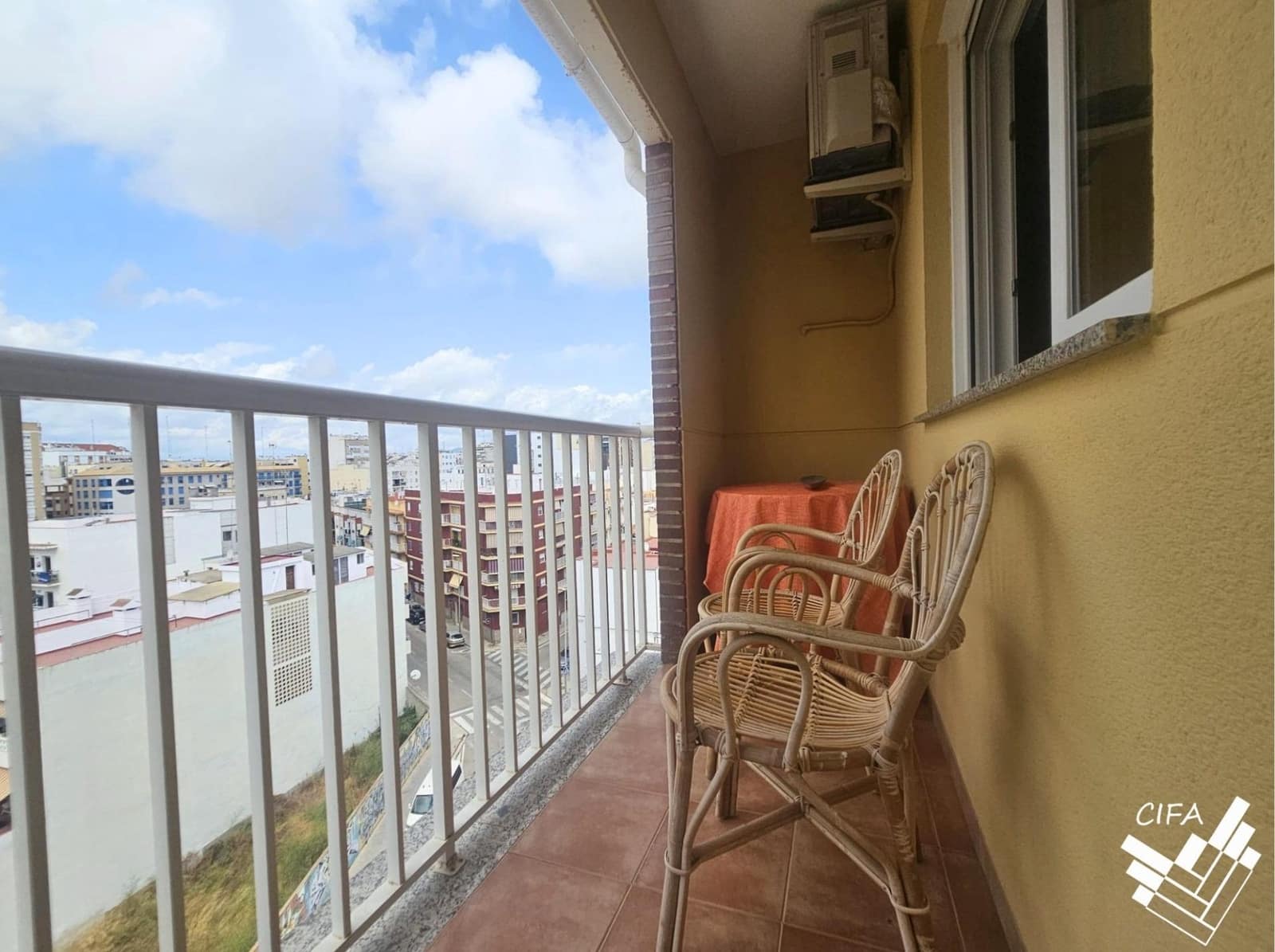 3 slaapkamer Flat te huur in Vinaros met garage - € 900 (Ref: 10009155)