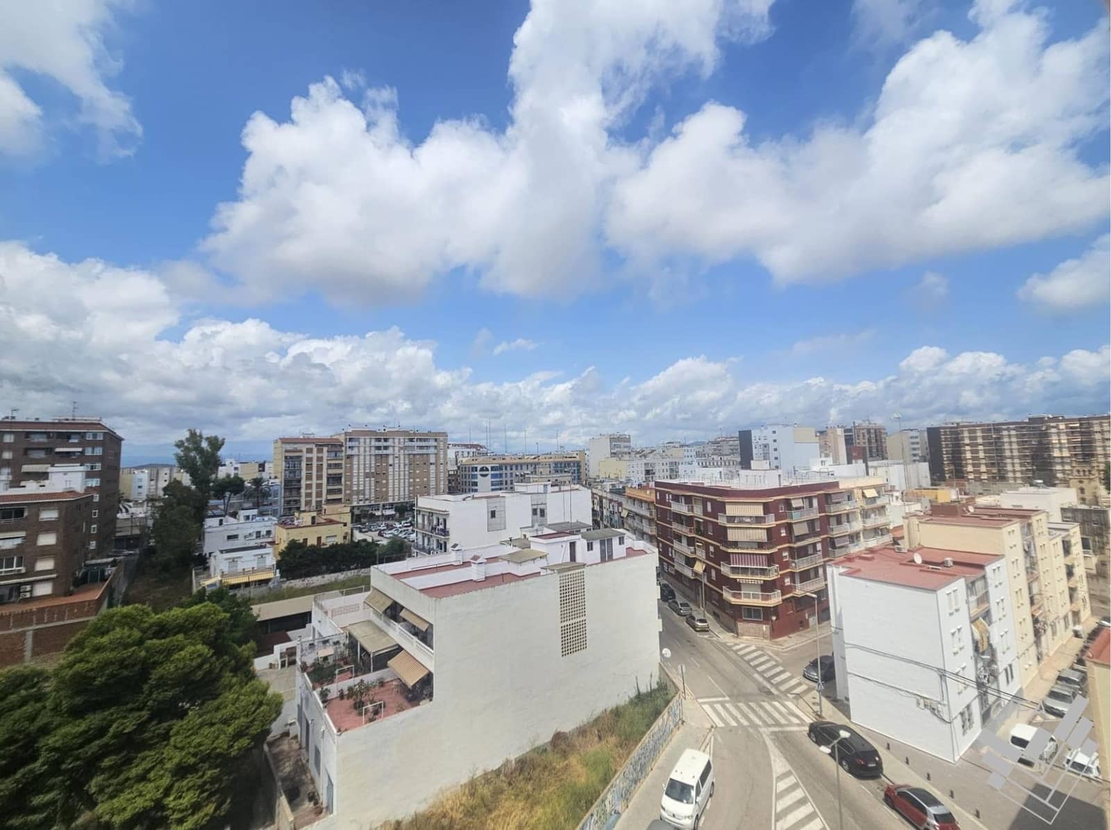 3 slaapkamer Flat te huur in Vinaros met garage - € 900 (Ref: 10009155)