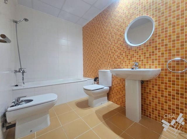 3 soverom Leilighet til leie i Sant Jordi med svømmebasseng garasje - € 750 (Ref: 10086247)