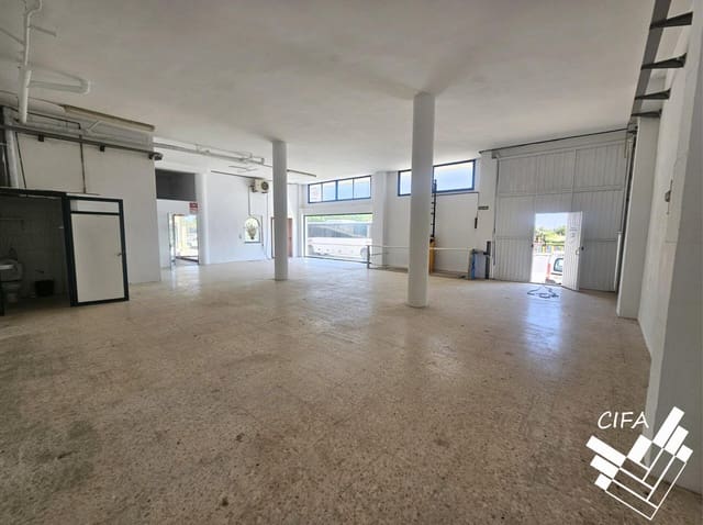 Commercial for sale in Vinaròs - € 220,000 (Ref: 9379470)