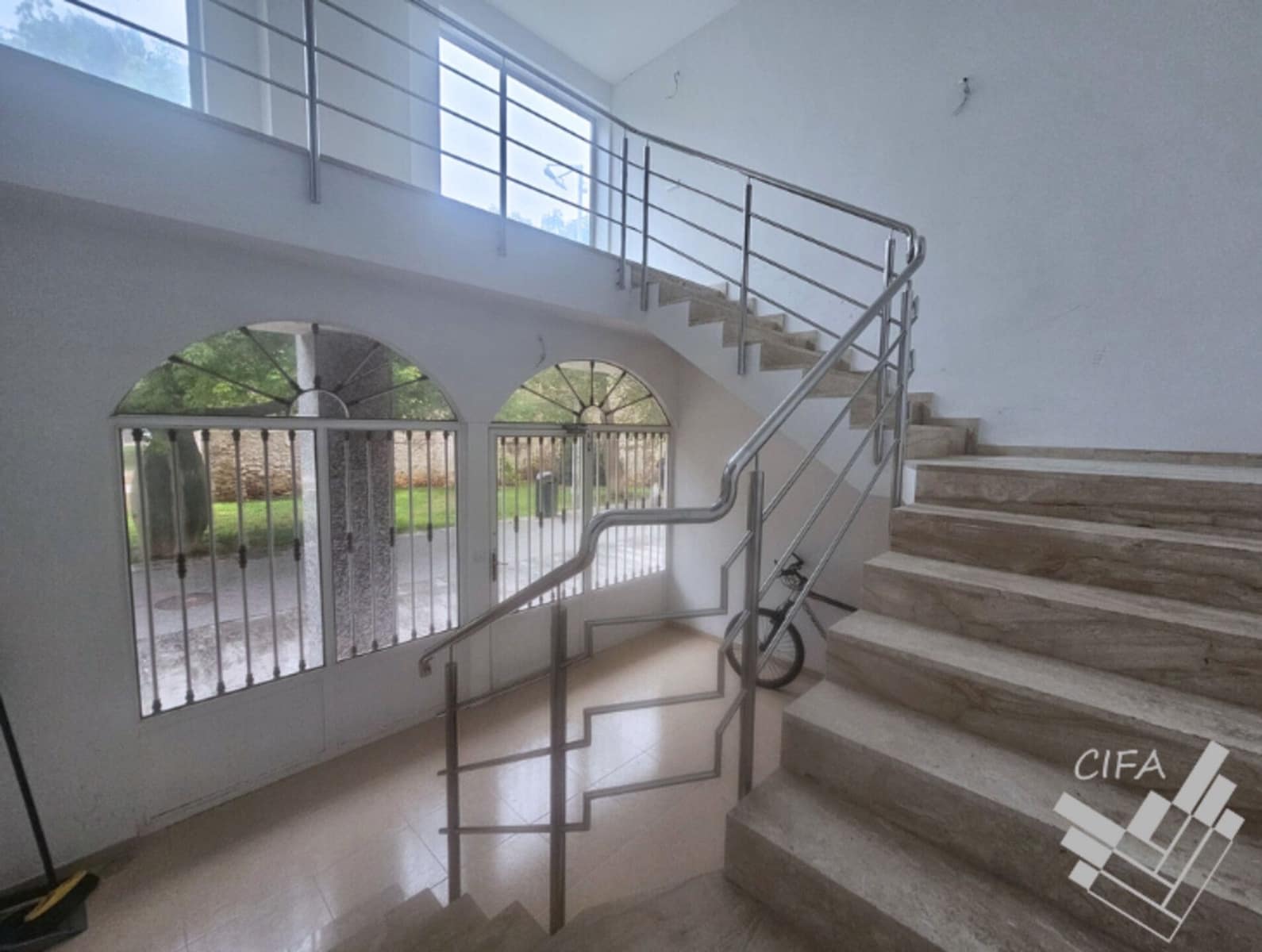 Commercial for sale in Vinaros - € 245,000 (Ref: 9379471)