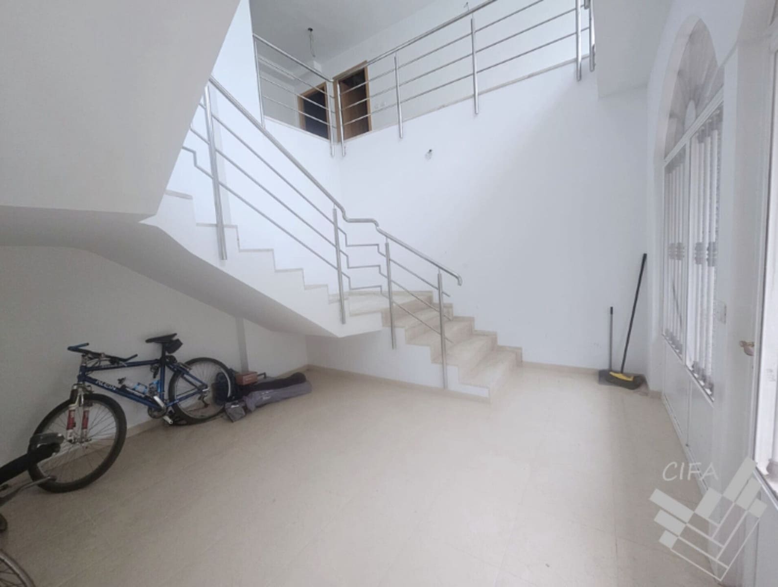 Commercial for sale in Vinaros - € 245,000 (Ref: 9379471)