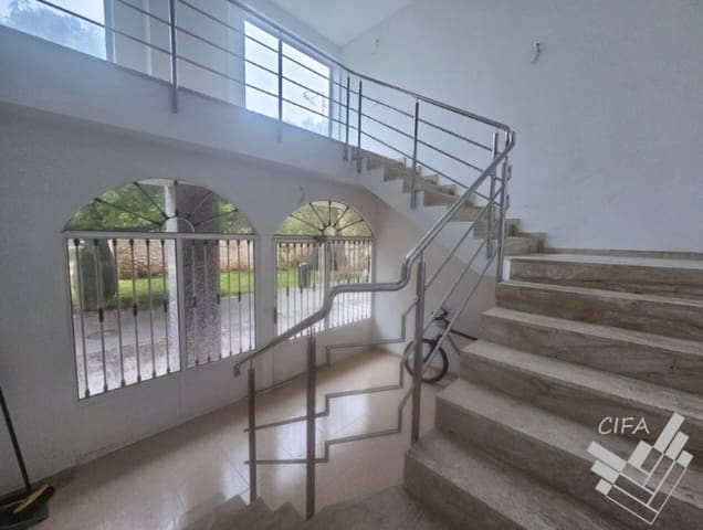 Commercial for sale in Vinaròs - € 245,000 (Ref: 9379471)