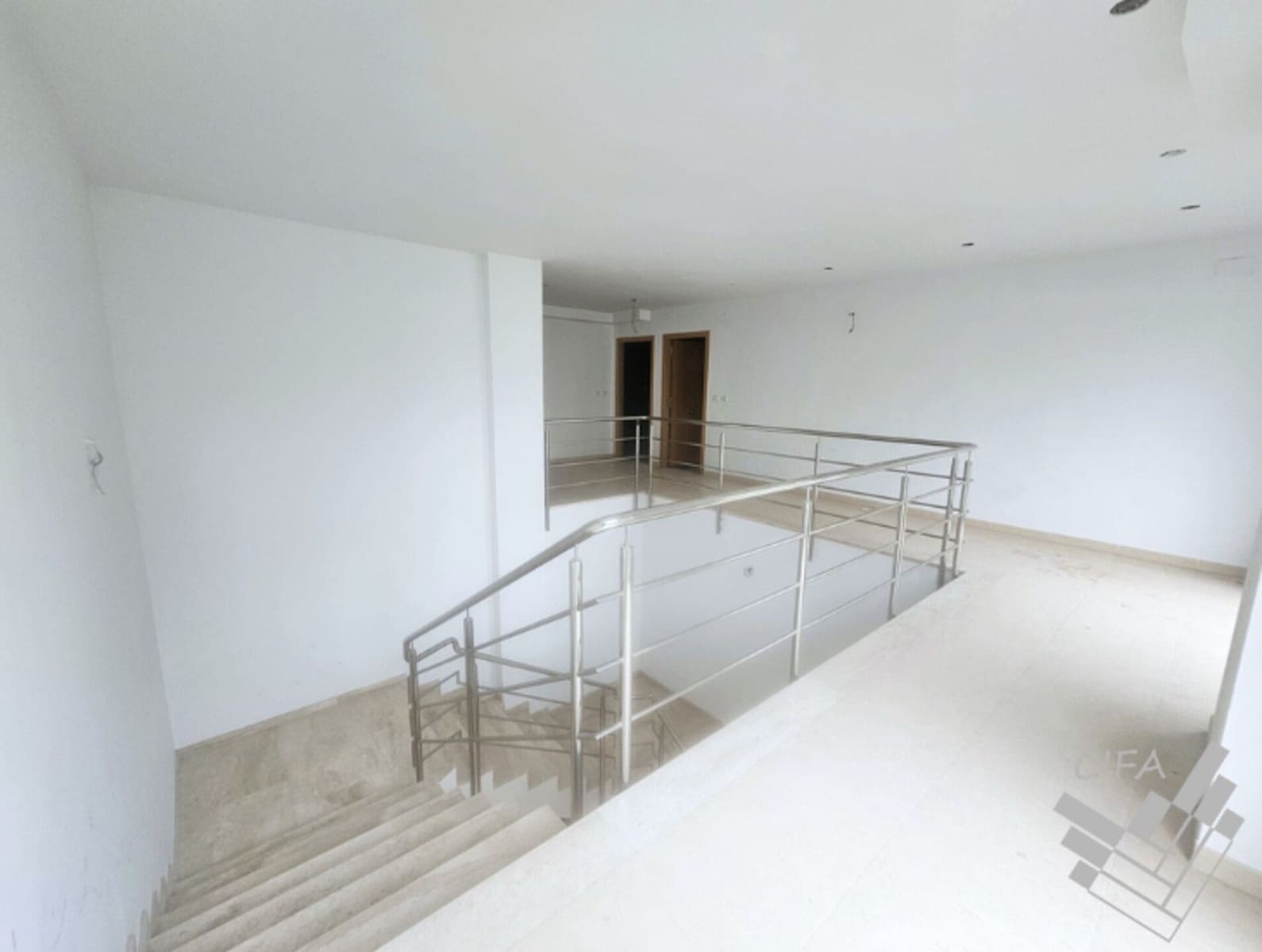 Commercial for sale in Vinaros - € 245,000 (Ref: 9379471)