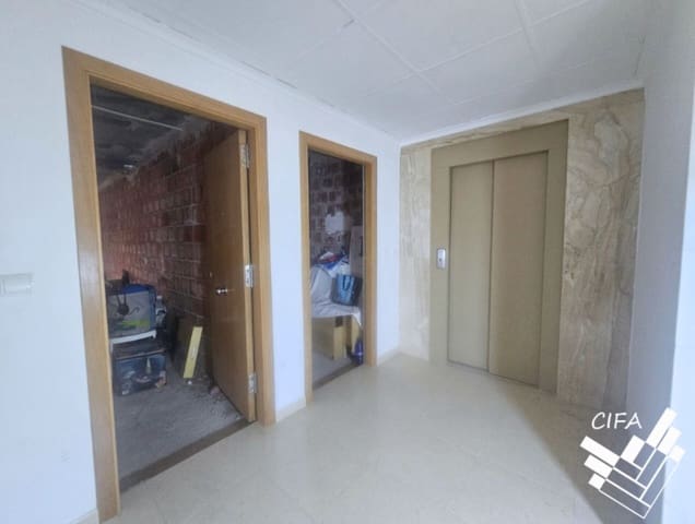 Commercial for sale in Vinaròs - € 245,000 (Ref: 9379471)