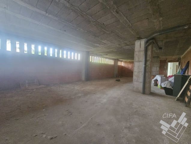 Commercial for sale in Vinaròs - € 245,000 (Ref: 9379471)