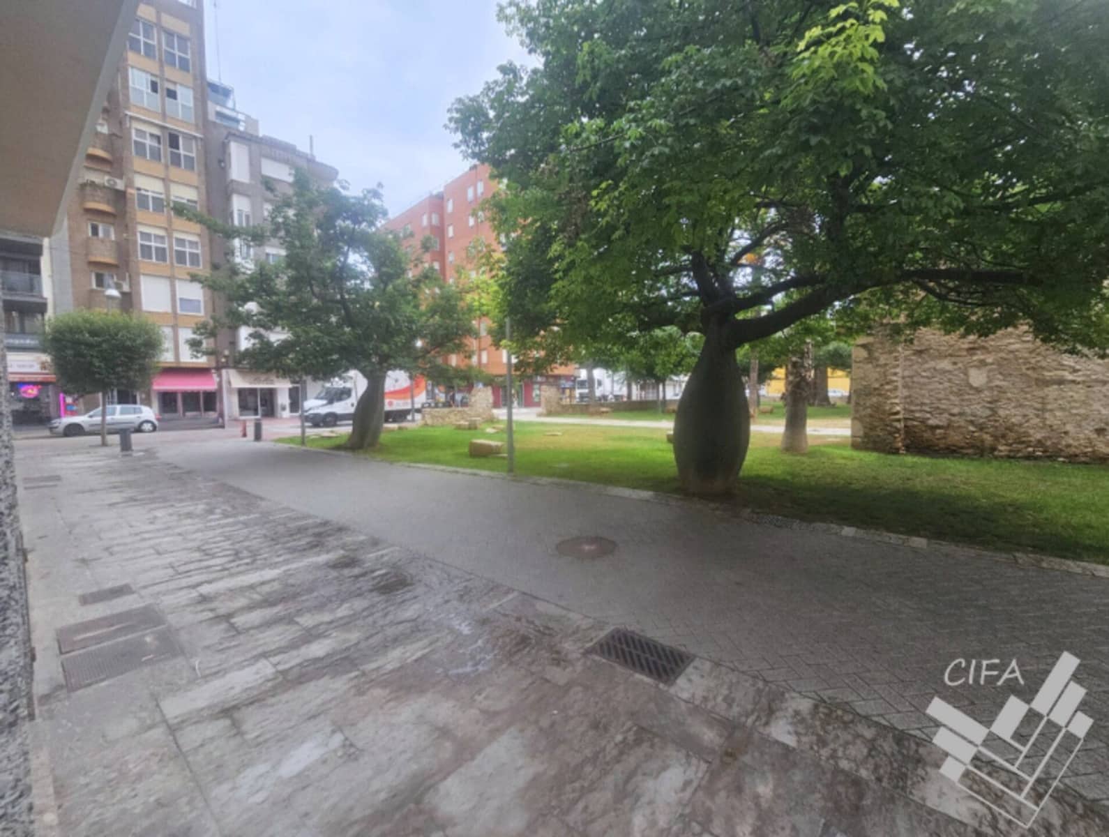 Commercial for sale in Vinaros - € 245,000 (Ref: 9379471)