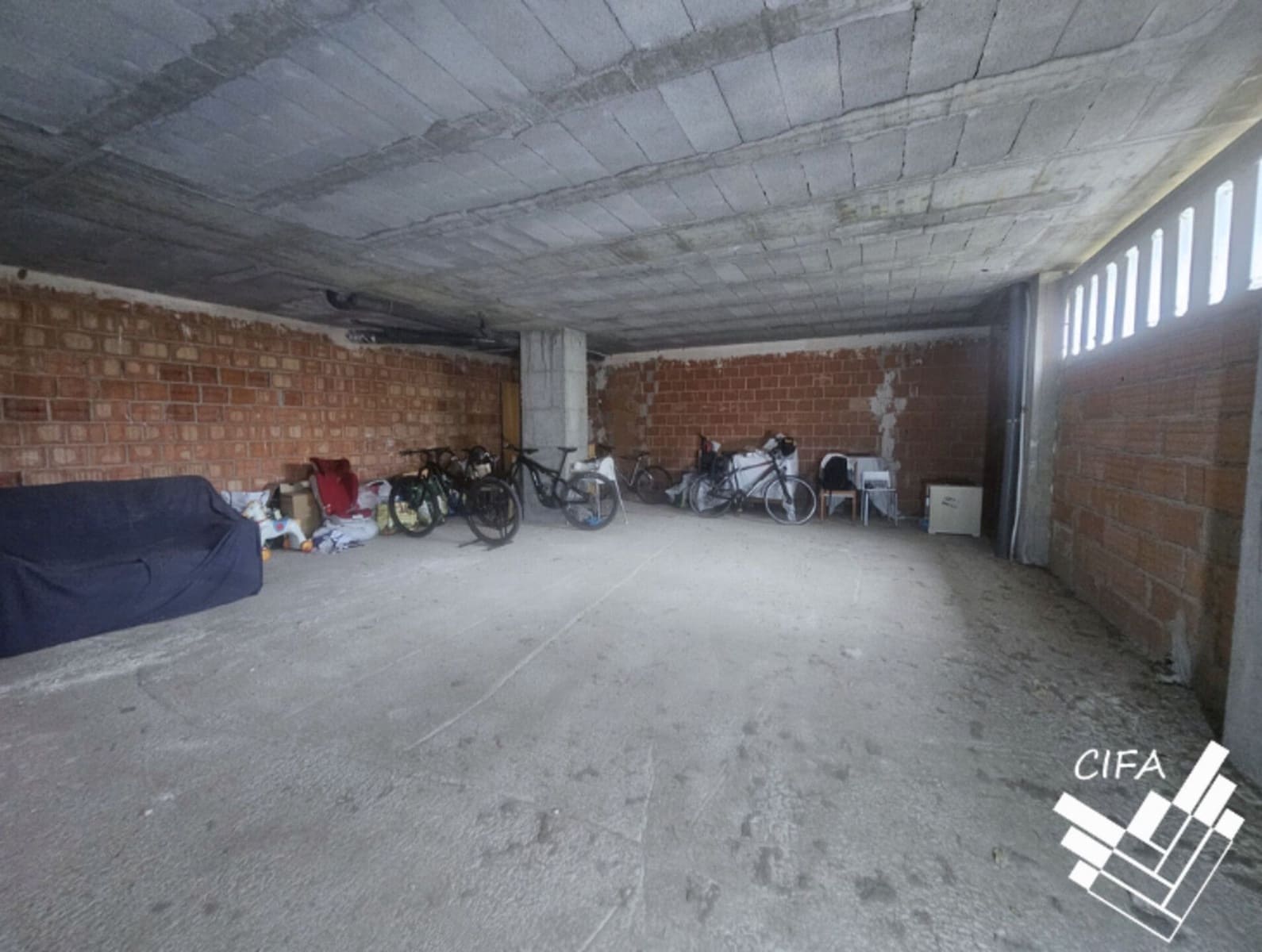 Commercial for sale in Vinaros - € 245,000 (Ref: 9379471)