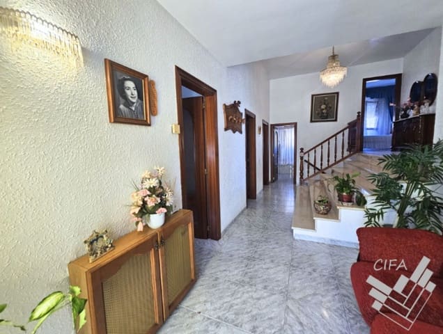 4 soveværelse Villa til salg i Vinaròs med garage - € 399.000 (Ref: 9379472)