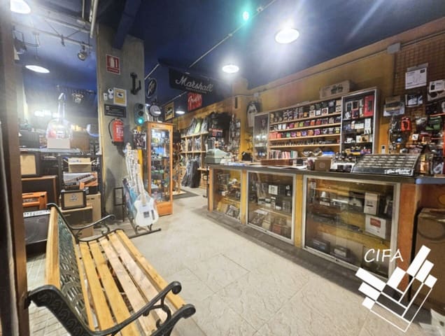Commercial for sale in Vinaròs - € 100,000 (Ref: 9379480)