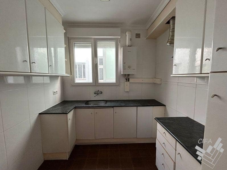 3 bedroom Flat for sale in Vinaros - € 155,000 (Ref: 9379482)