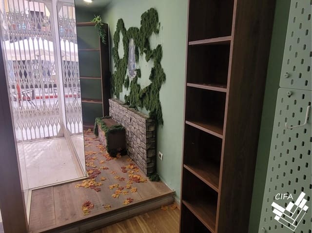 Commercieel te huur in Vinaròs - € 850 (Ref: 9379484)