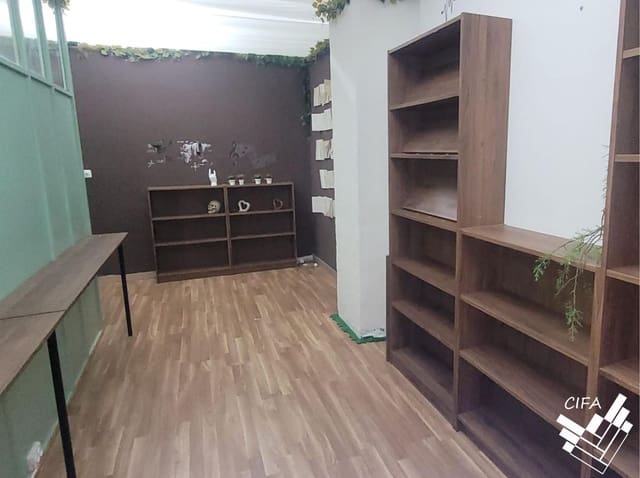 Commercieel te huur in Vinaròs - € 850 (Ref: 9379484)