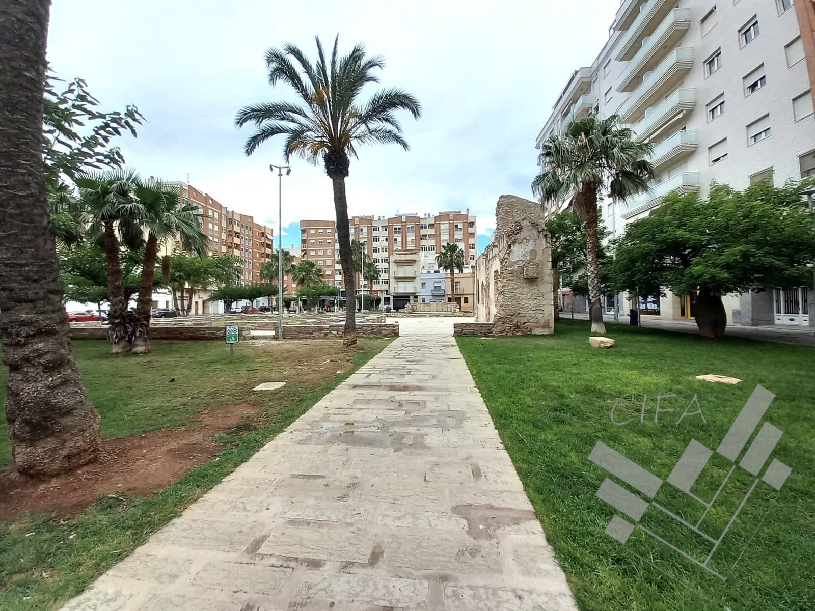 Commercial for rent in Vinaros - € 1,000 (Ref: 9379485)