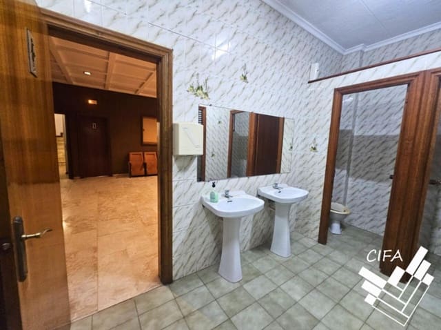 Commercial for sale in Vinaròs - € 350,000 (Ref: 9379496)