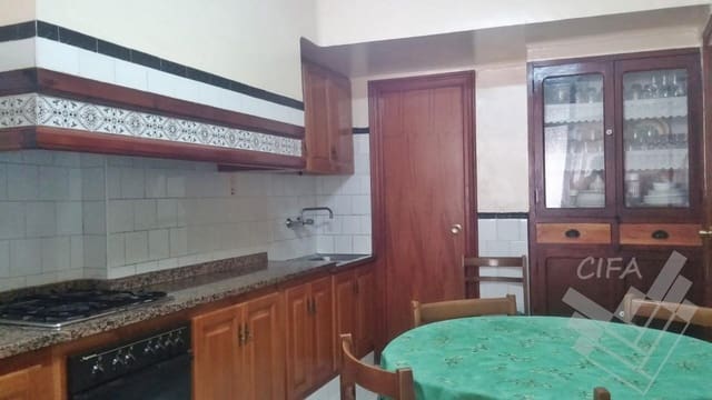 4 bedroom Townhouse for sale in Sant Mateu with garage - € 95,000 (Ref: 9379506)