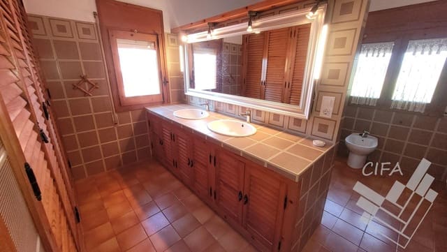 3 bedroom Villa for sale in Vinaròs with garage - € 440,000 (Ref: 9379512)
