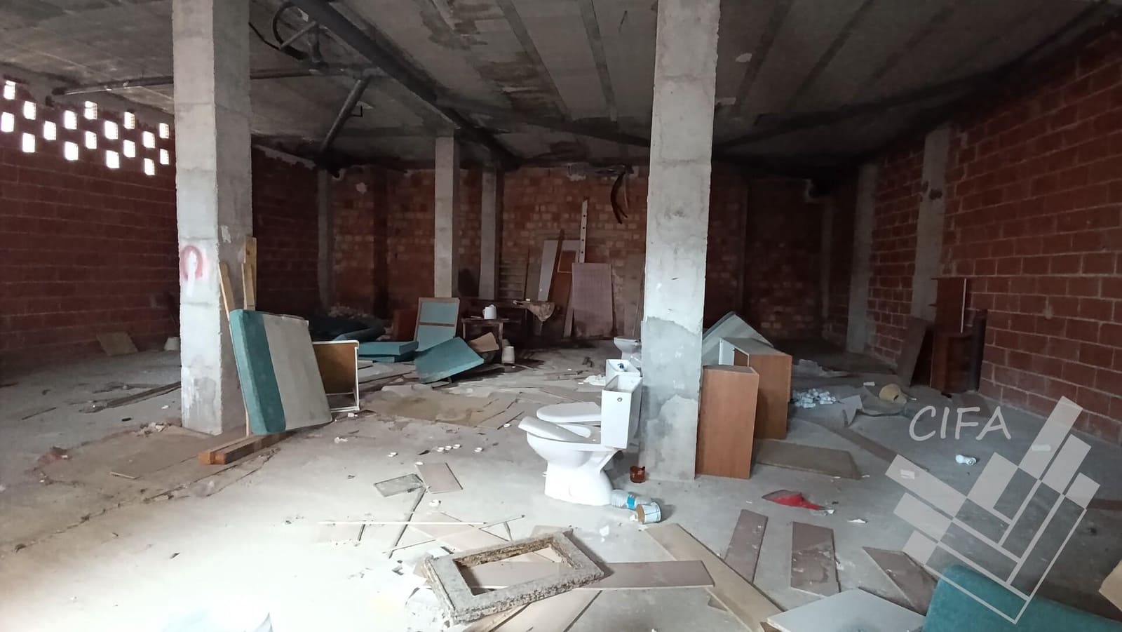 Commercial for sale in Benicarlo - € 109,000 (Ref: 9382879)