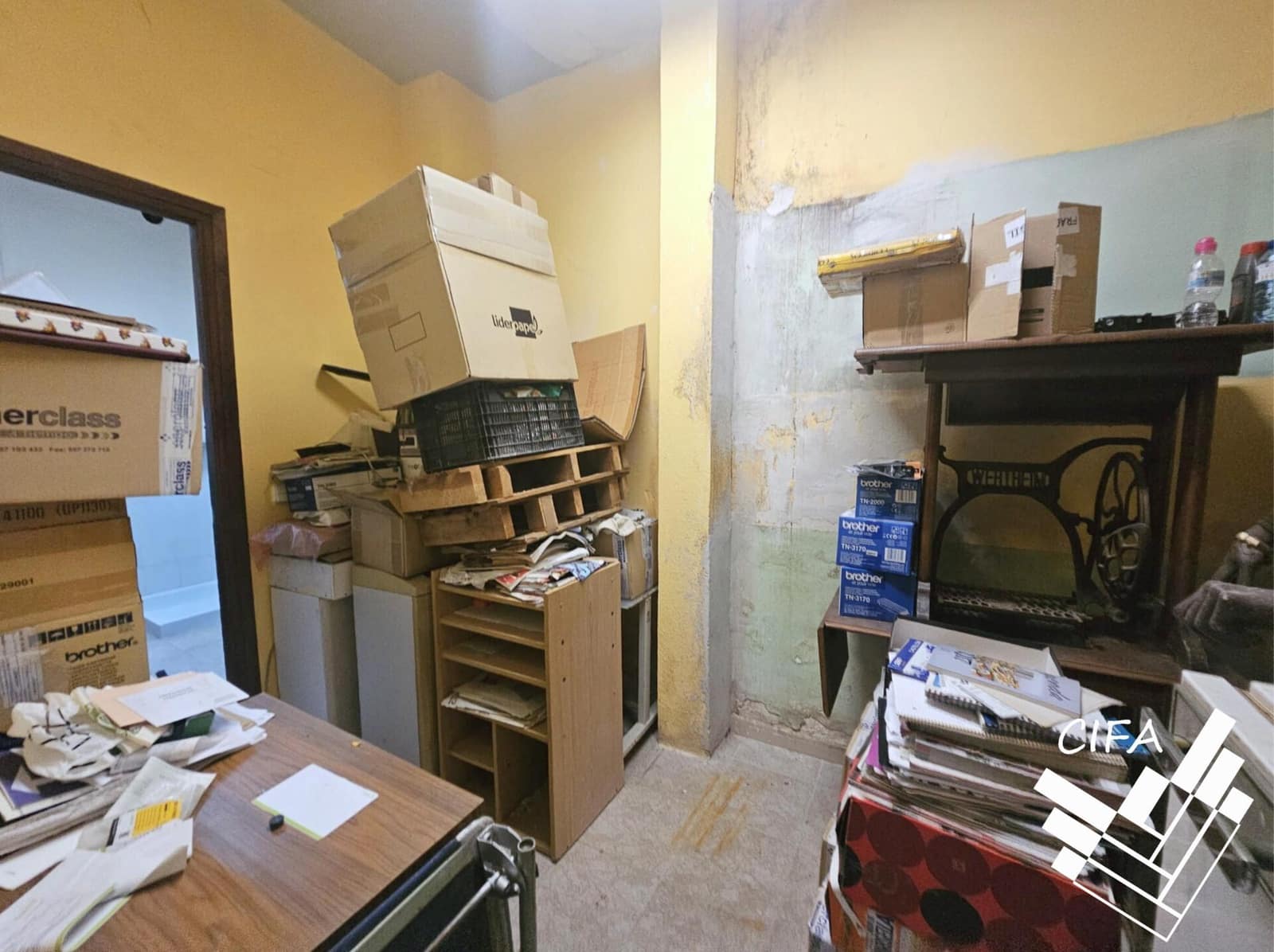 Commercial for sale in Vinaros - € 150,000 (Ref: 9382882)