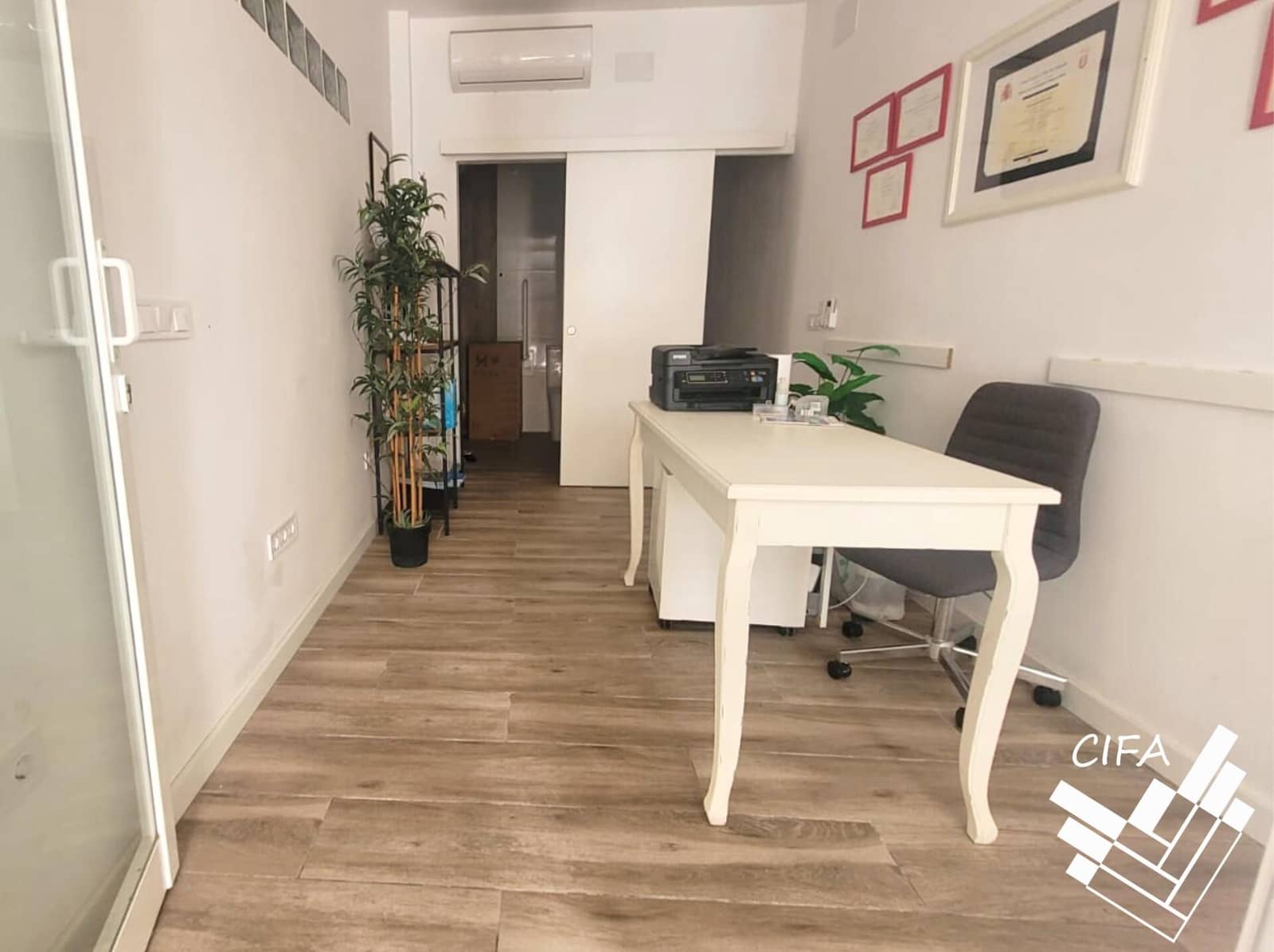 Commercial for rent in Vinaros - € 475 (Ref: 9382894)