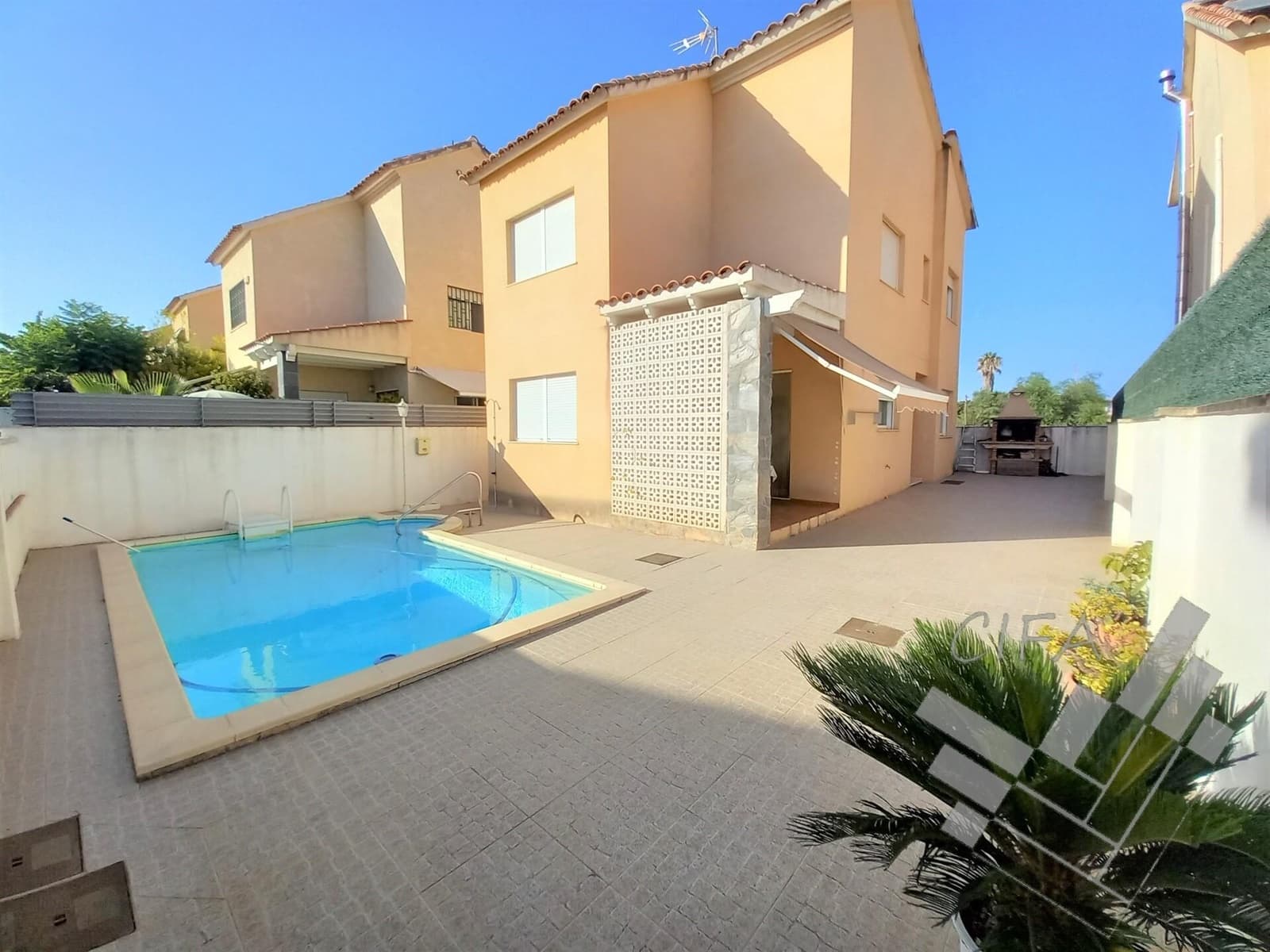 5 makuuhuone Huvila myytävänä paikassa Vinaros mukana 
autotalli - 475 000 € (Ref: 9382899)