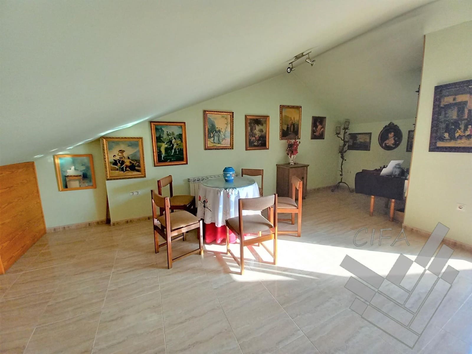 5 bedroom Villa for sale in Vinaros with garage - € 475,000 (Ref: 9382899)