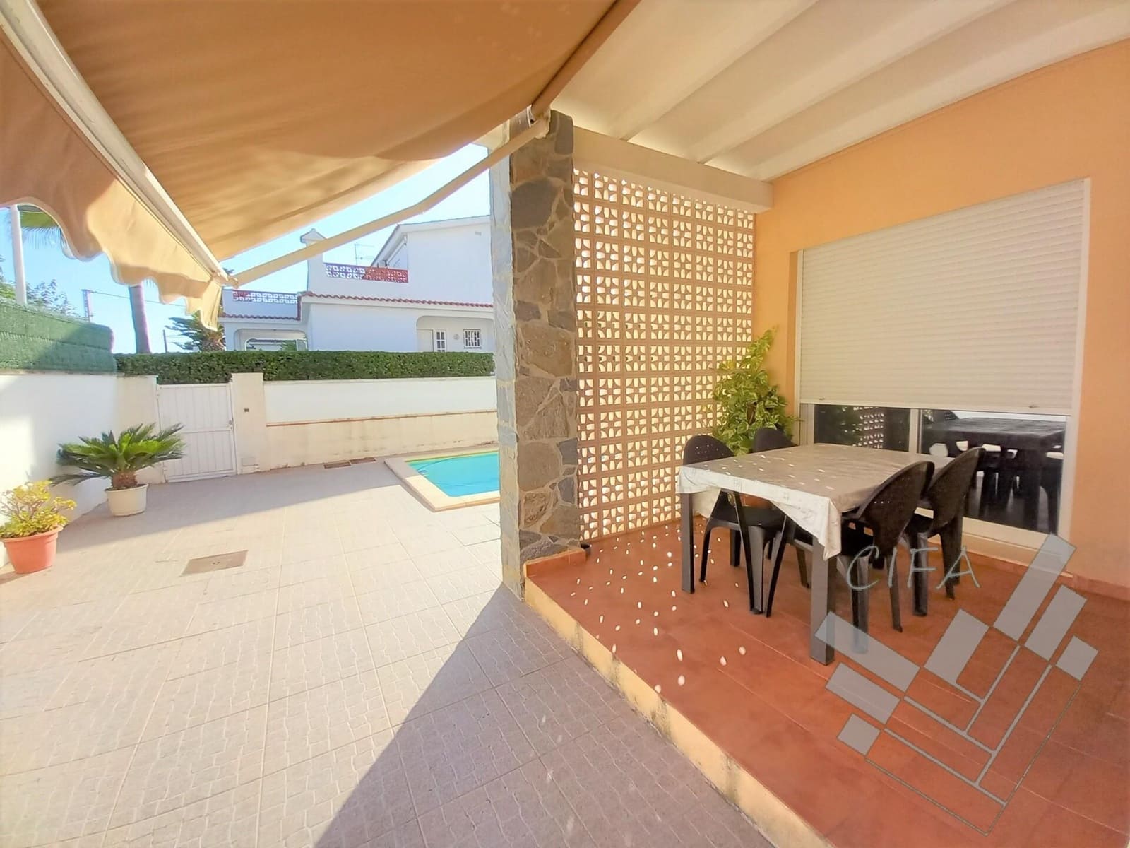 5 bedroom Villa for sale in Vinaros with garage - € 475,000 (Ref: 9382899)