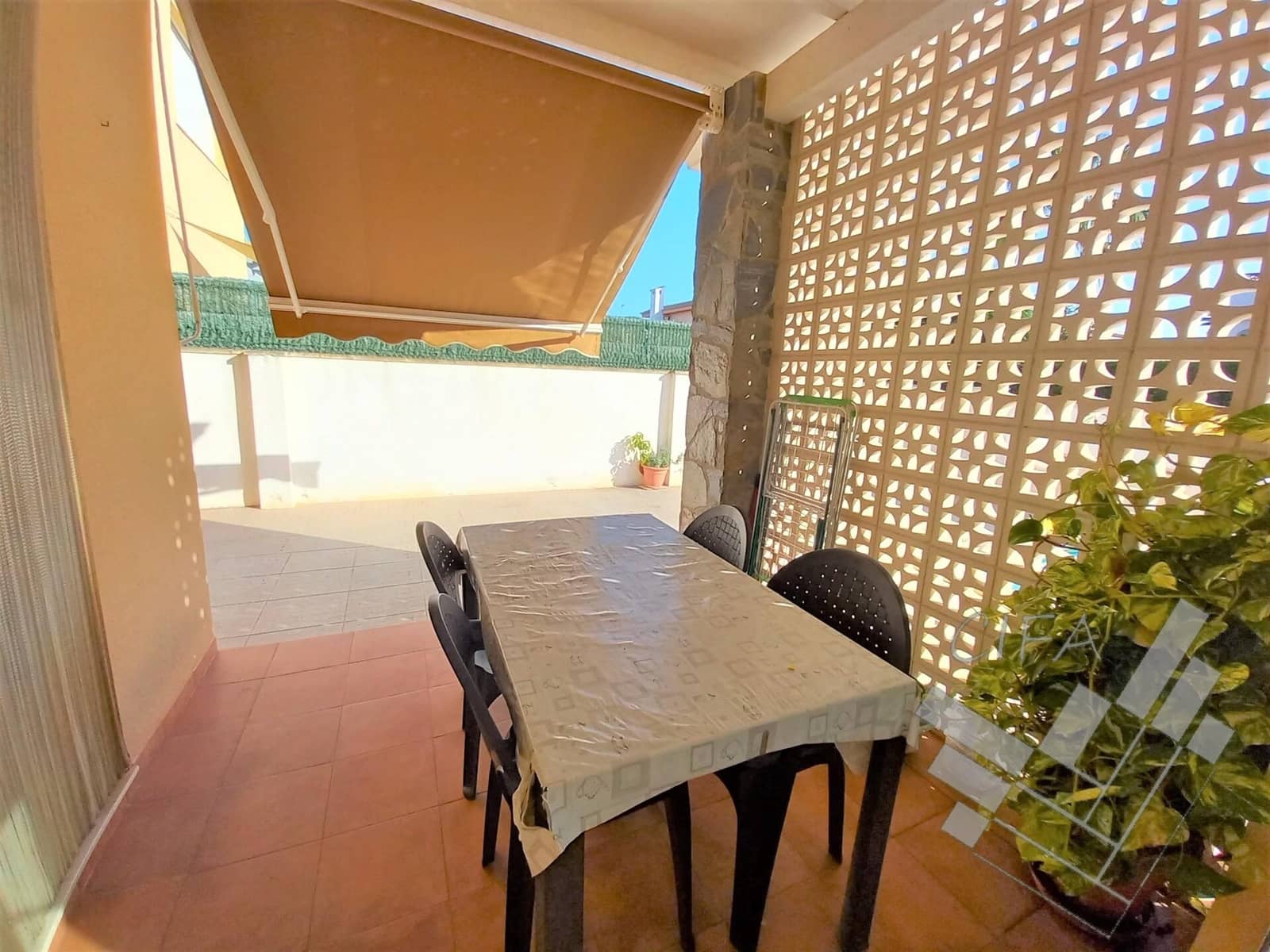 5 bedroom Villa for sale in Vinaros with garage - € 475,000 (Ref: 9382899)