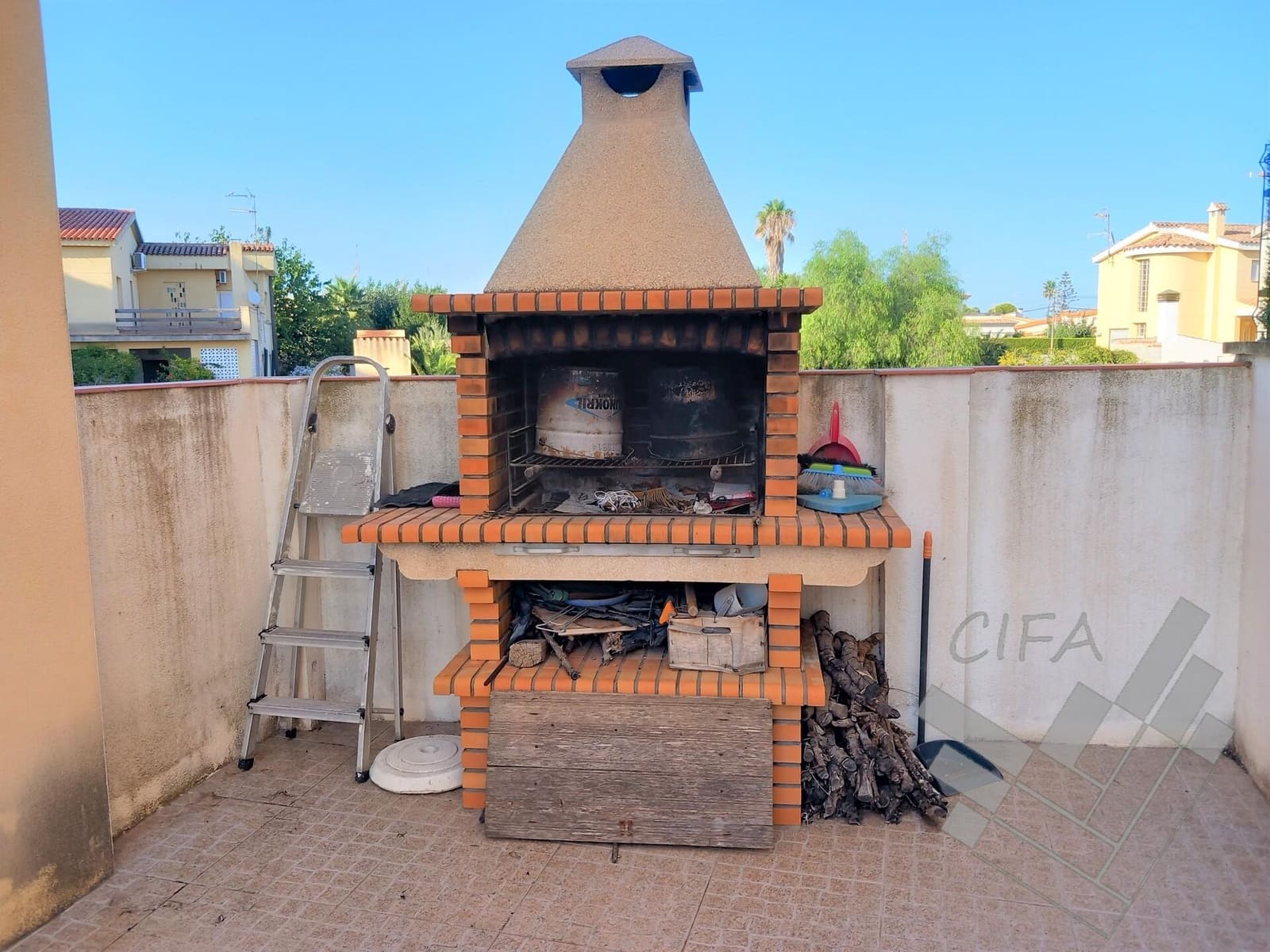 5 bedroom Villa for sale in Vinaros with garage - € 475,000 (Ref: 9382899)