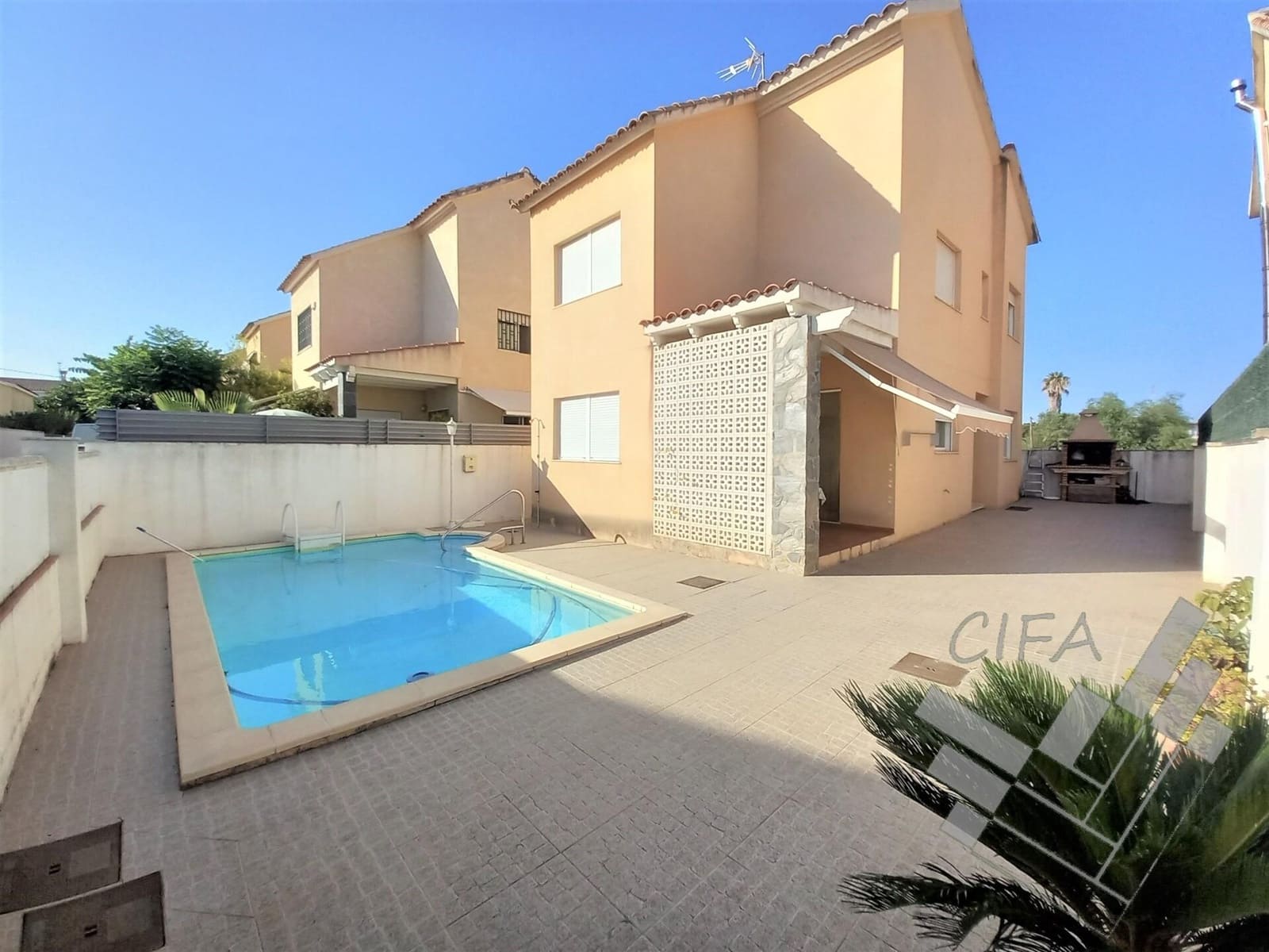 5 bedroom Villa for sale in Vinaros with garage - € 475,000 (Ref: 9382899)