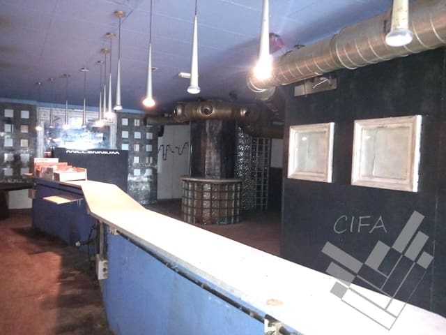 Commercial for sale in Vinaròs - € 125,000 (Ref: 9382902)