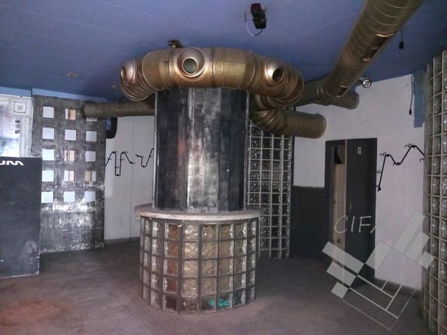 Commercial for sale in Vinaròs - € 125,000 (Ref: 9382902)