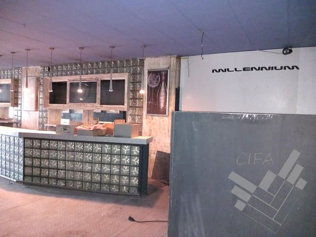 Commercial for sale in Vinaròs - € 125,000 (Ref: 9382902)