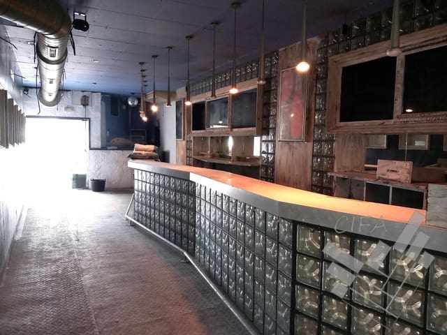 Commercial for sale in Vinaròs - € 125,000 (Ref: 9382902)