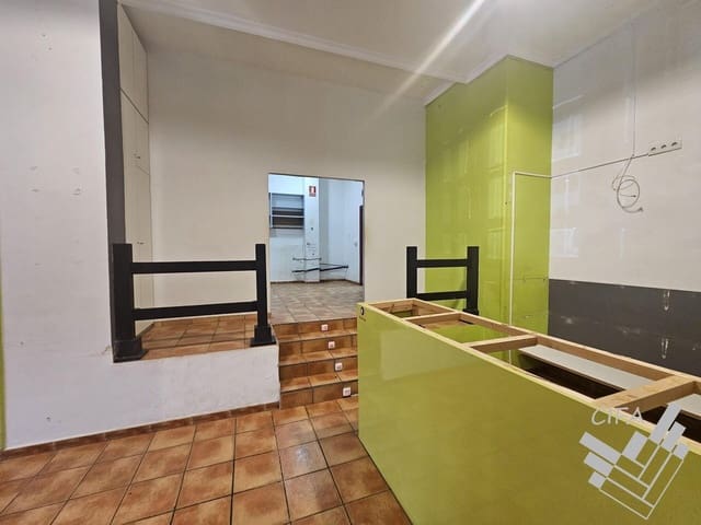 Commercial for sale in Vinaròs - € 130,000 (Ref: 9382904)