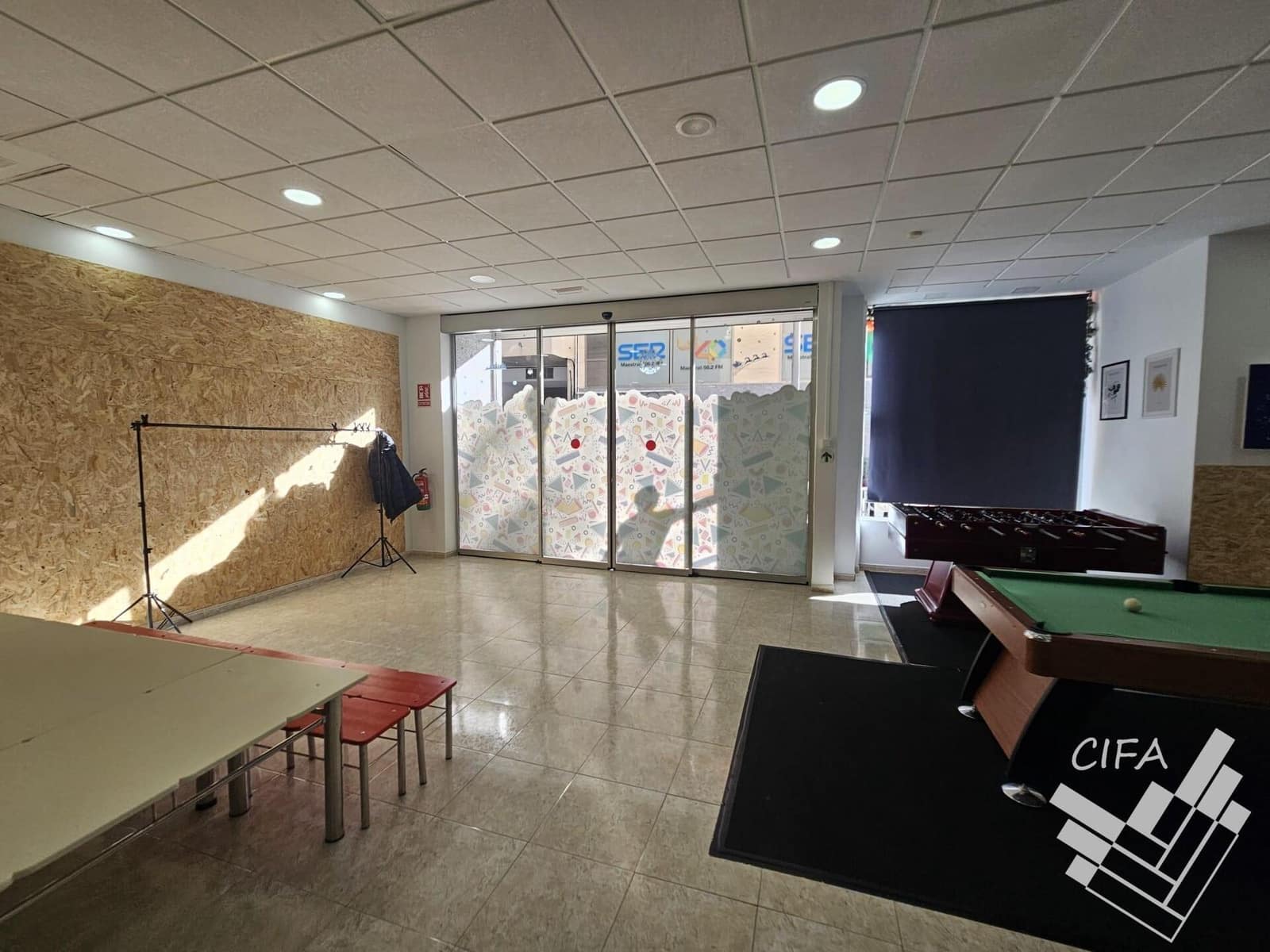 Commercial for sale in Vinaros - € 170,000 (Ref: 9382905)