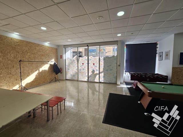 Commercial for sale in Vinaròs - € 170,000 (Ref: 9382905)