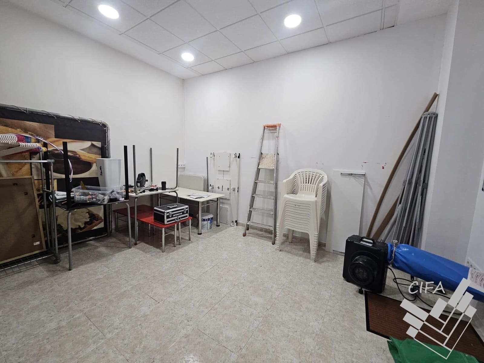 Commercial for sale in Vinaros - € 170,000 (Ref: 9382905)