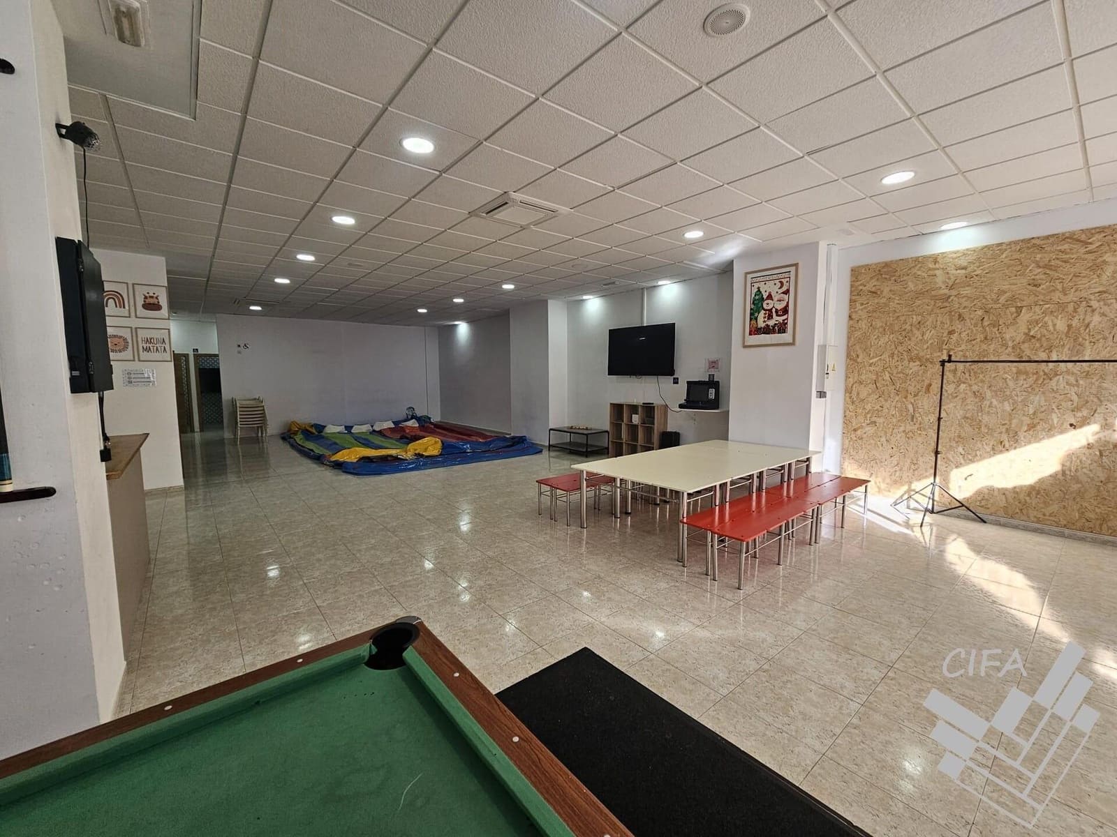 Commercial for sale in Vinaros - € 170,000 (Ref: 9382905)