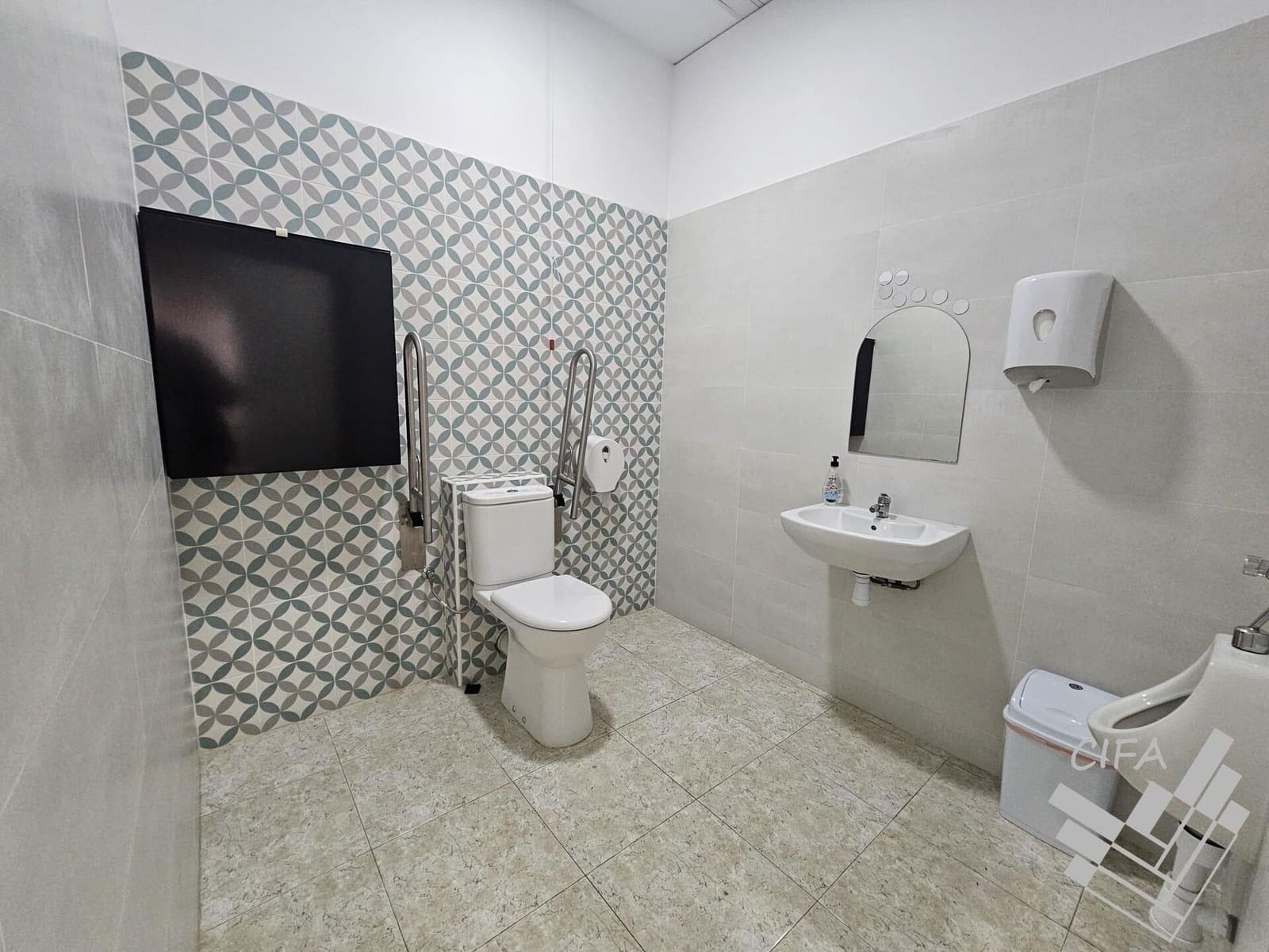 Commercial for sale in Vinaros - € 170,000 (Ref: 9382905)