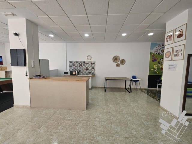 Commercial for sale in Vinaròs - € 170,000 (Ref: 9382905)