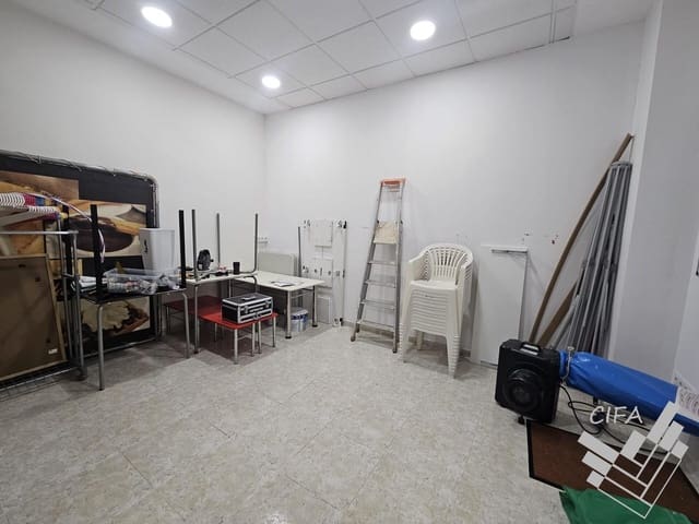 Commercial for sale in Vinaròs - € 170,000 (Ref: 9382905)