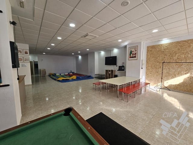 Commercial for sale in Vinaròs - € 170,000 (Ref: 9382905)